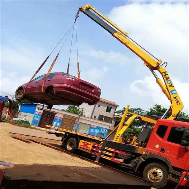 通海口镇吊车吊汽车的正确方法